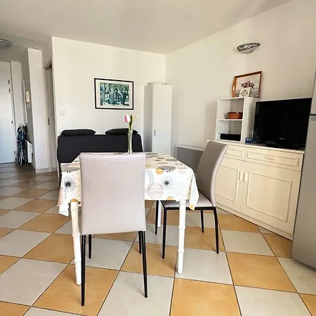 Апартаменти T2 Au Cap D'agde Avec Parking, Vue - Fr-1-607-220 Агд